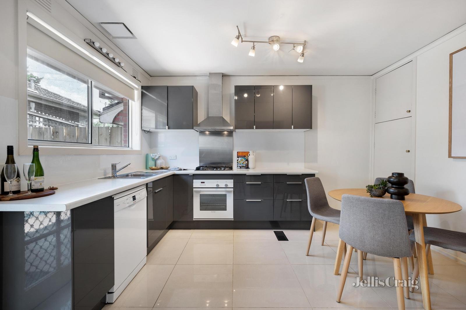 2/75 Warrigal Road, Surrey Hills image 5