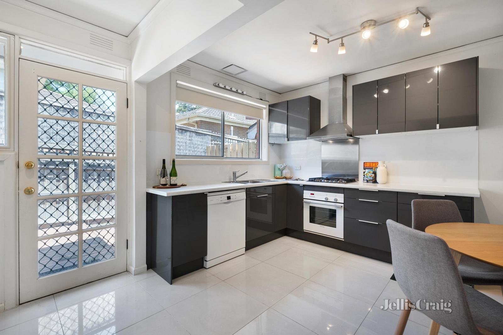 2/75 Warrigal Road, Surrey Hills image 6