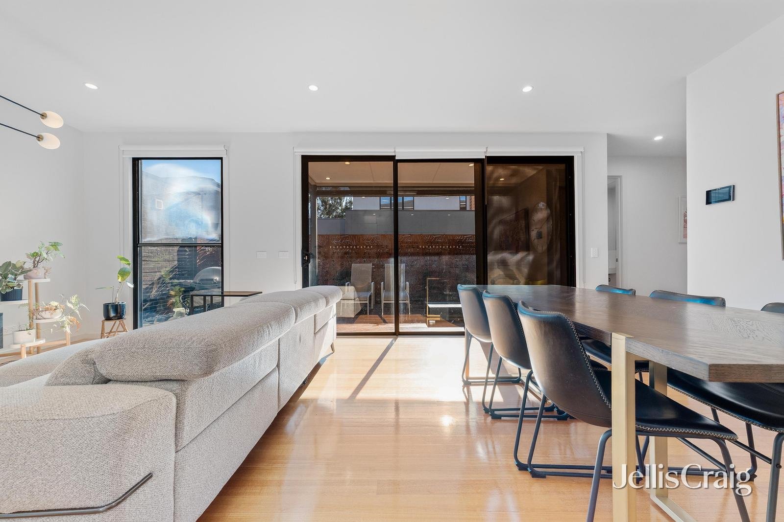 2/76-78 Mahoneys Road, Forest&nbsp;Hill image 6