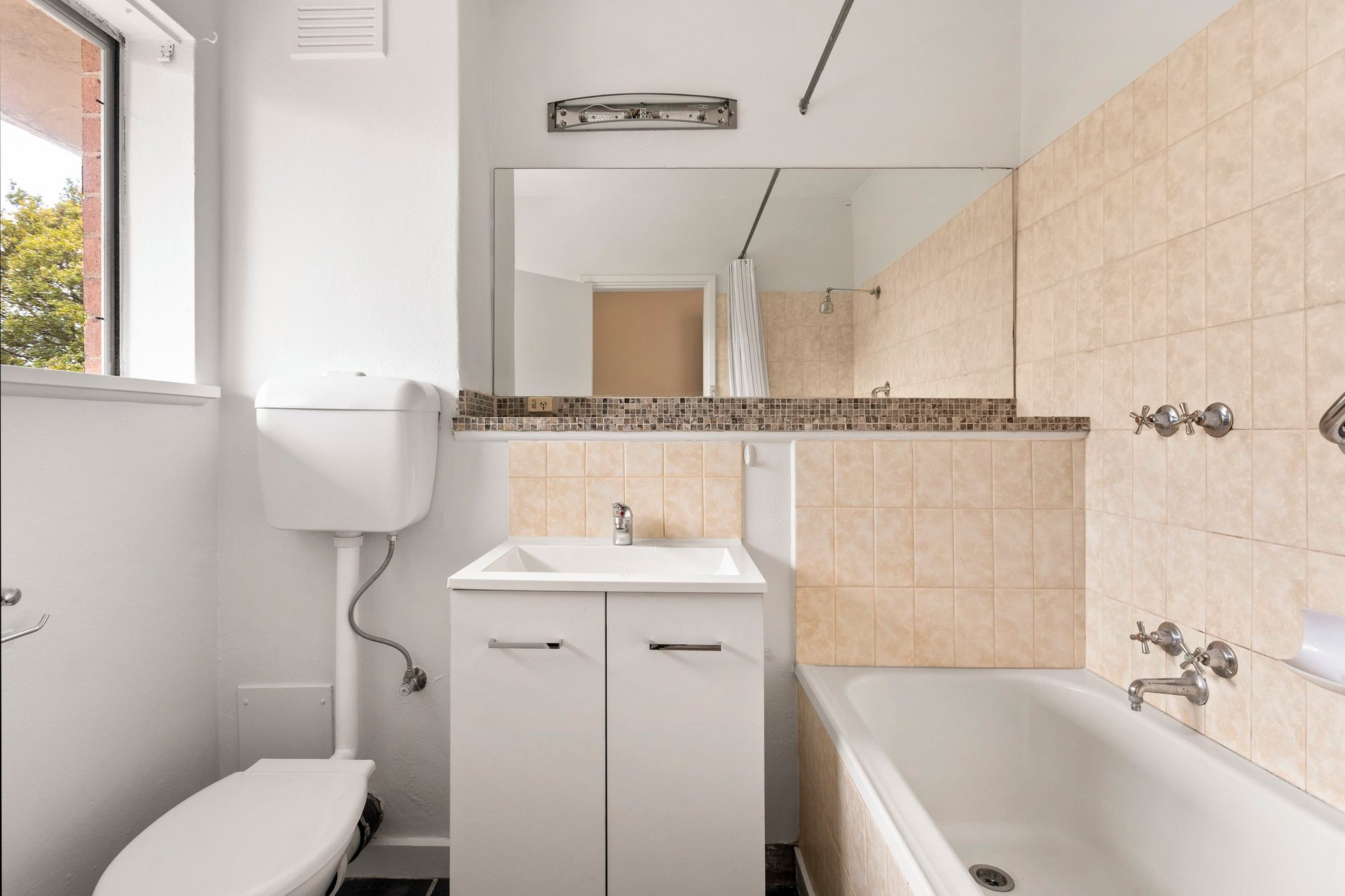 Property Gallery Thumbnail 6