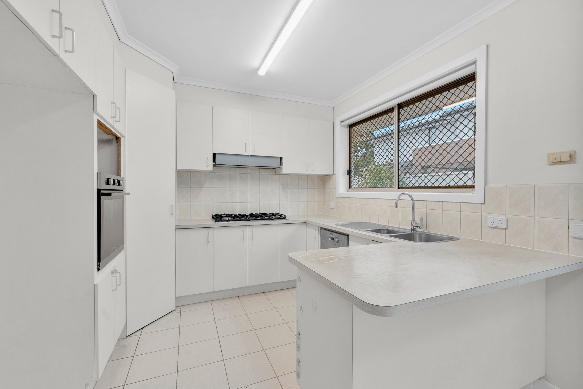 2/76 Cypress Avenue, Glen Waverley image 2