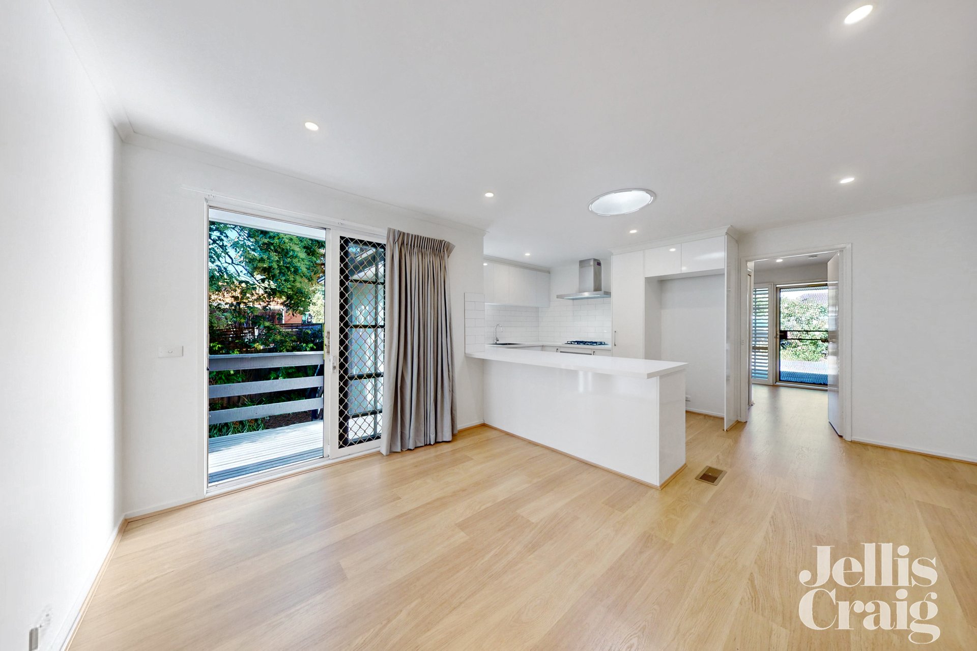 2/76 Springvale Road, Nunawading image 3