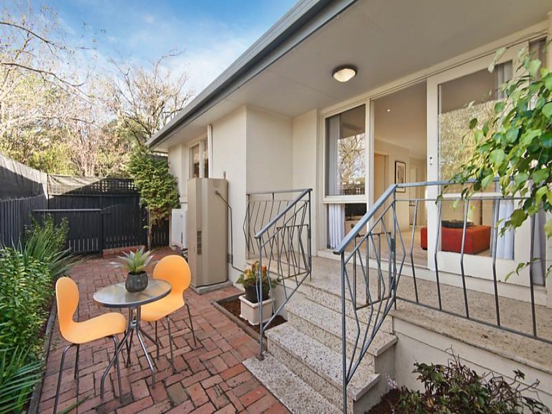 2/77 Harp Road, Kew East image 5