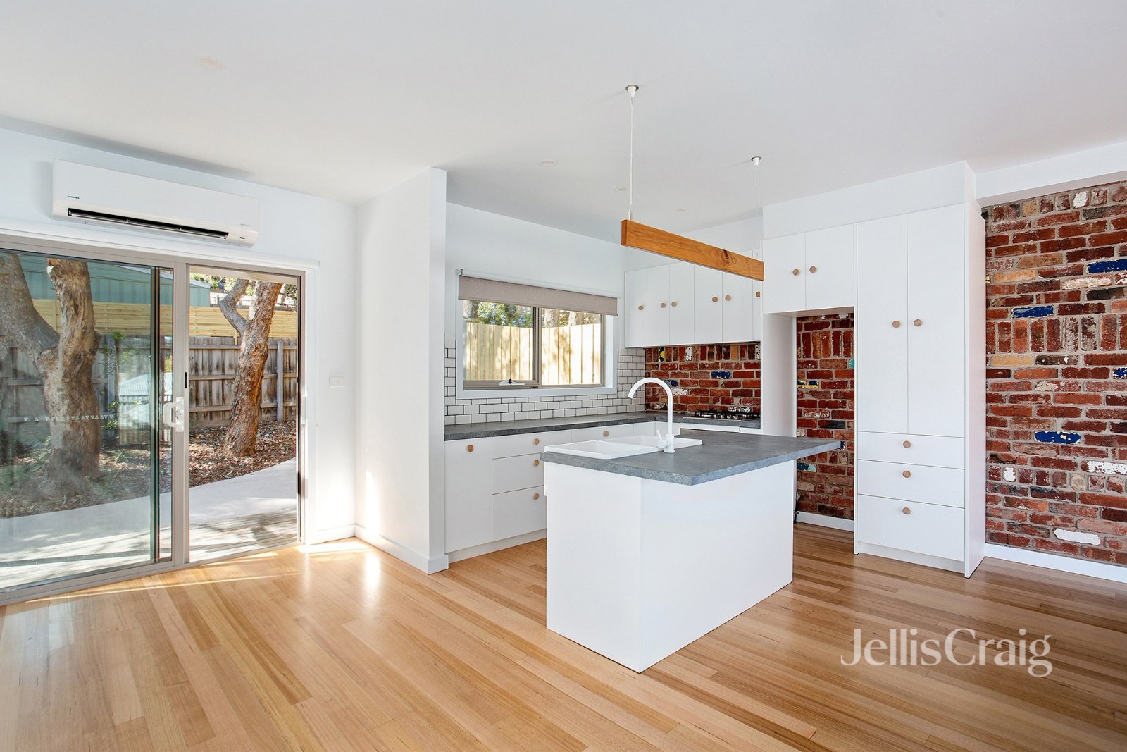 2/778 Heidelberg Kinglake Road, Hurstbridge image 4