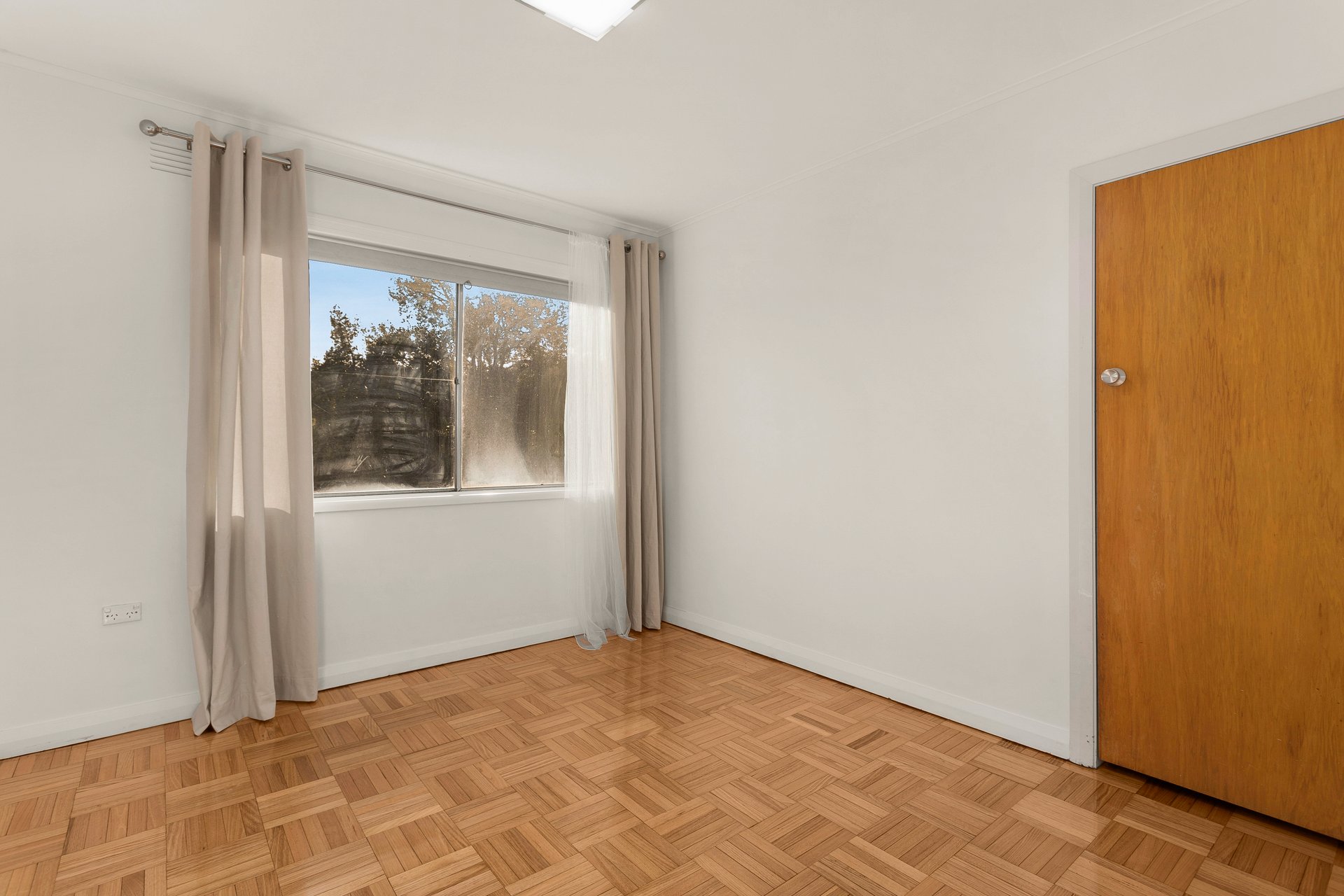 Property Gallery Thumbnail 3