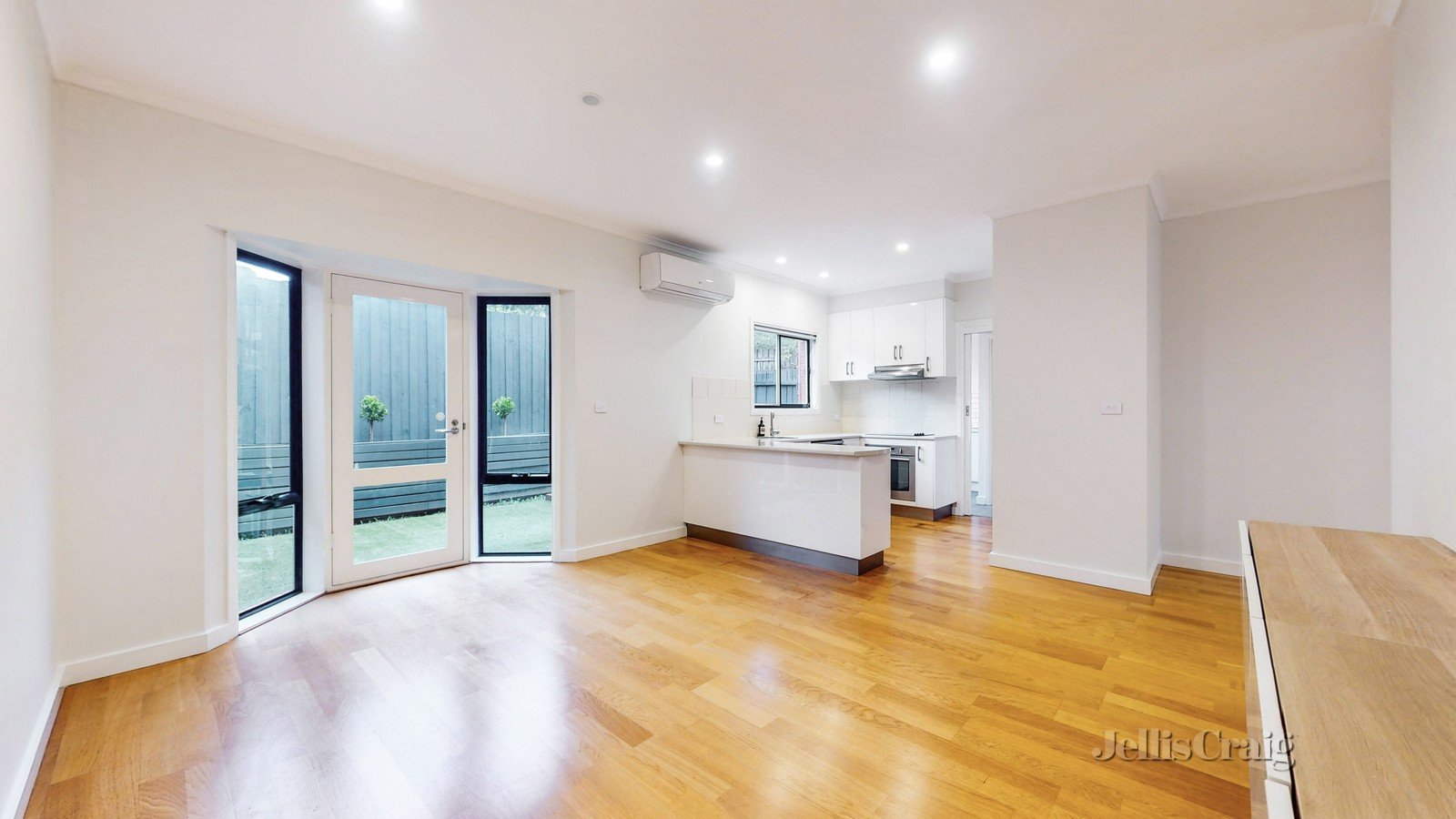 2/77a Carroll Crescent, Glen Iris image 1