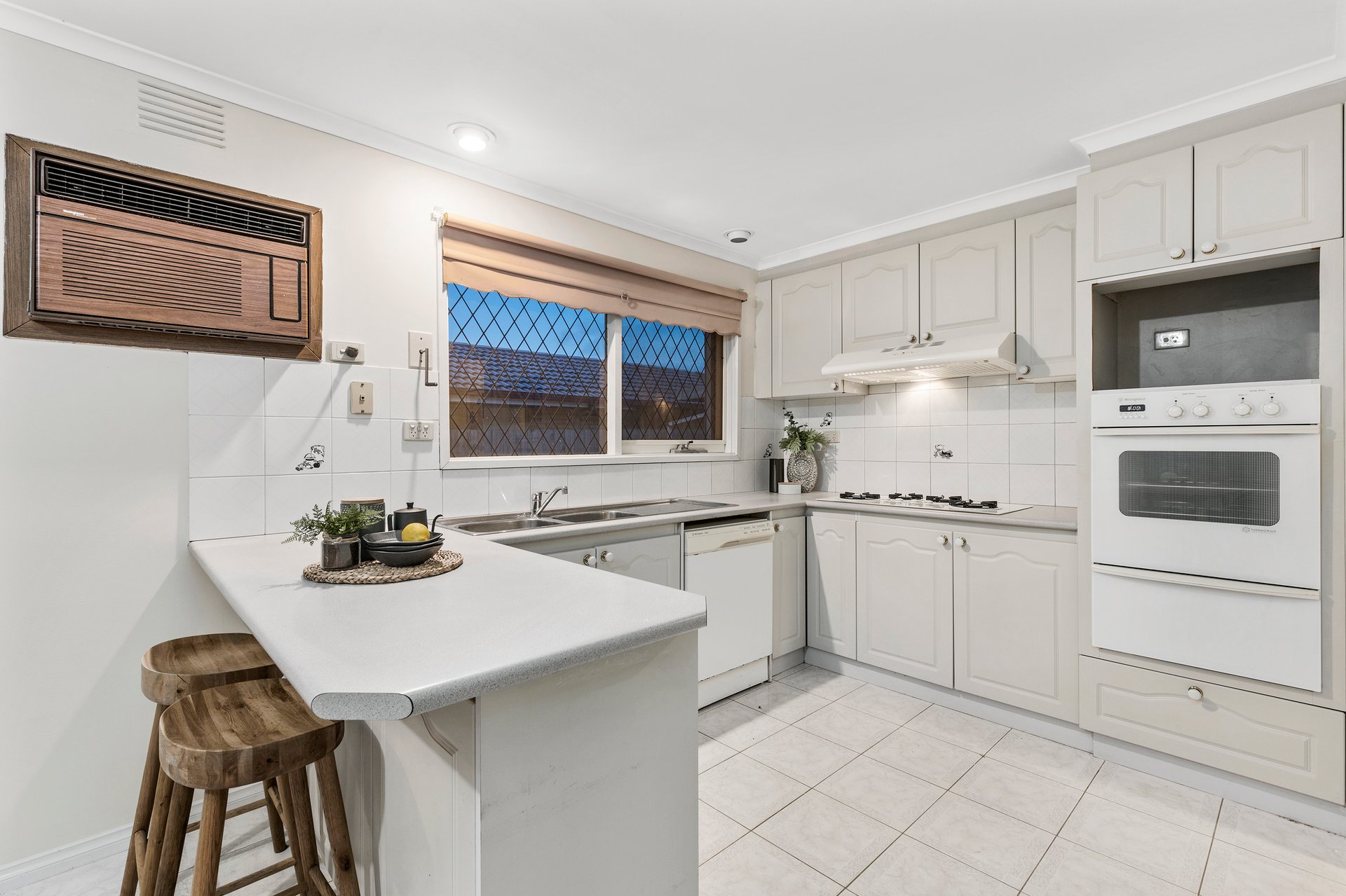 278 Brandon Park Drive, Wheelers Hill image 2
