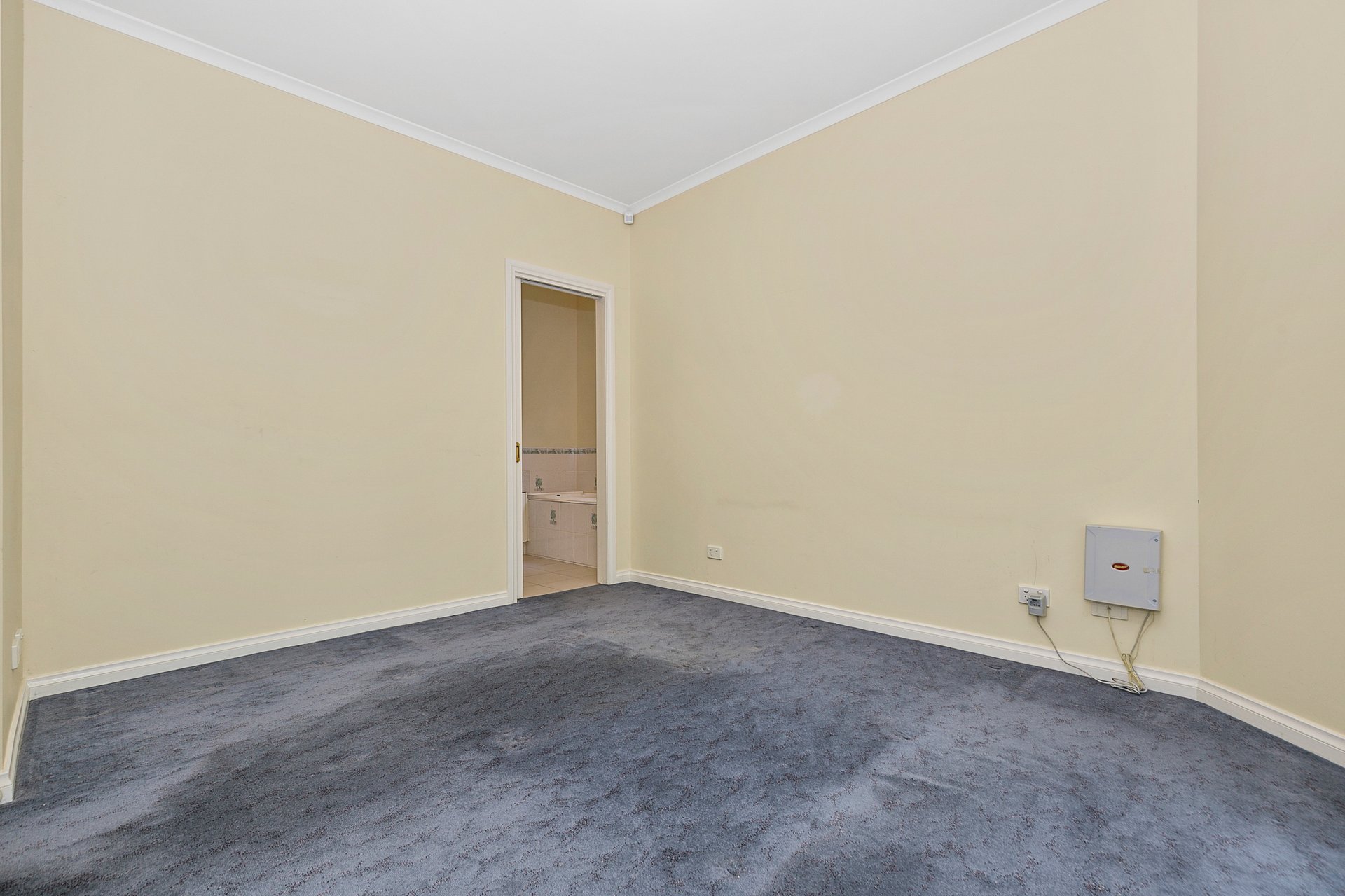 2/78 Robinlee Avenue, Burwood East image 4