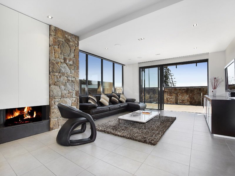 2/79 Marine Parade, Elwood image 1