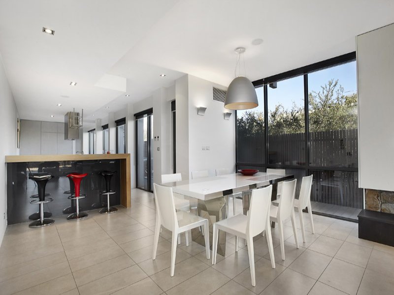 2/79 Marine Parade, Elwood image 2