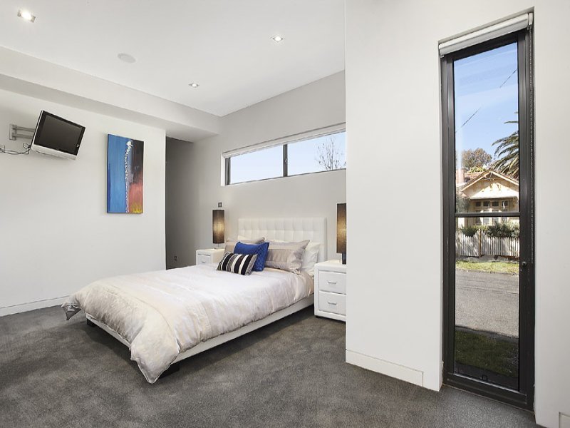 2/79 Marine Parade, Elwood image 5