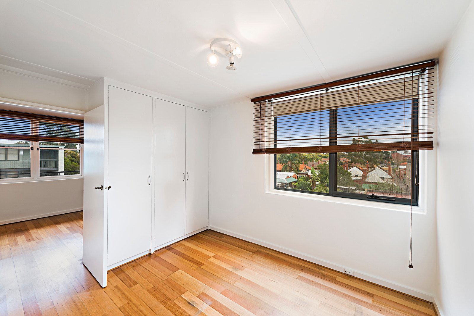 27 912 Drummond Street Carlton North VIC 3054