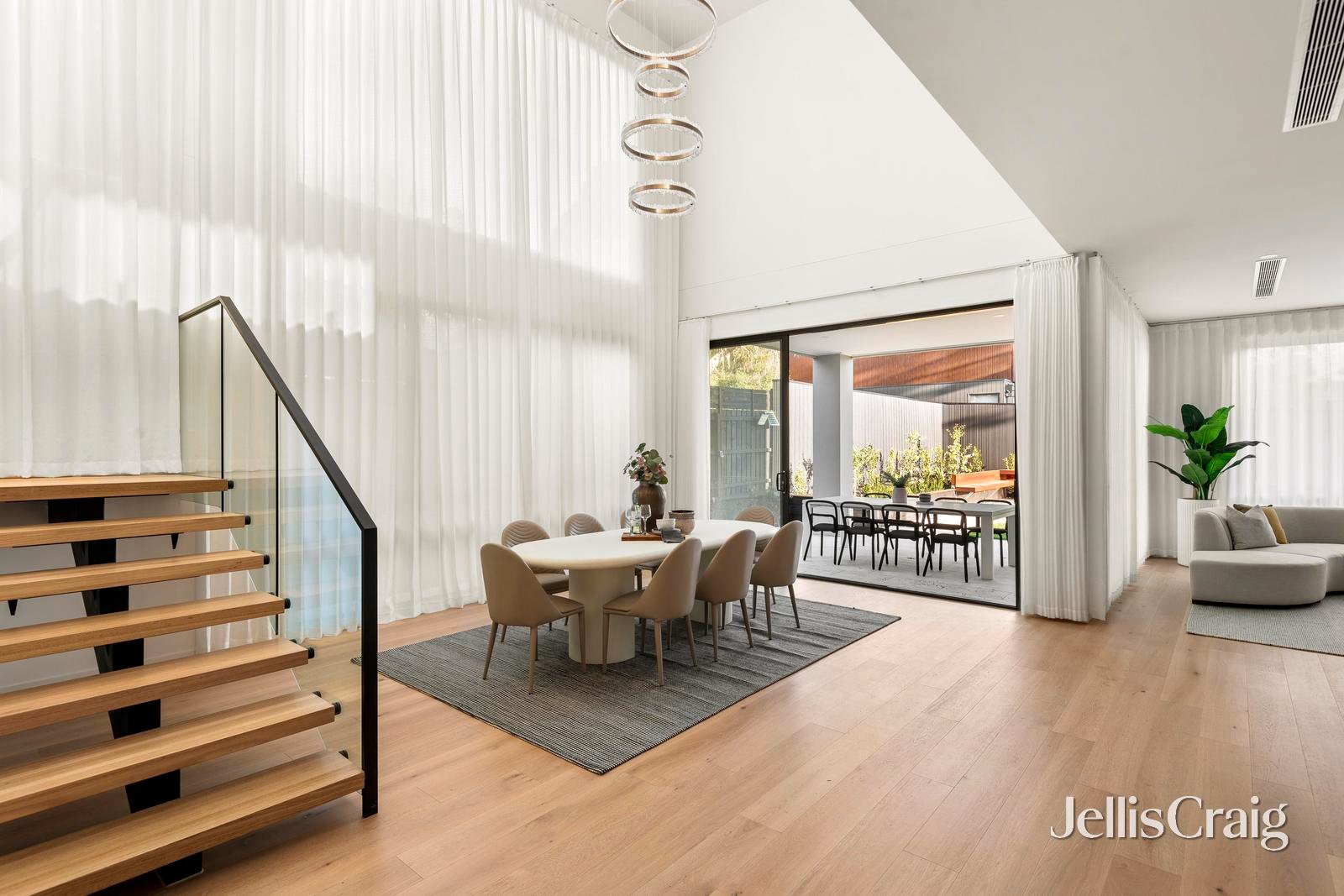 28 Airedale Avenue, Hawthorn&nbsp;East image 3