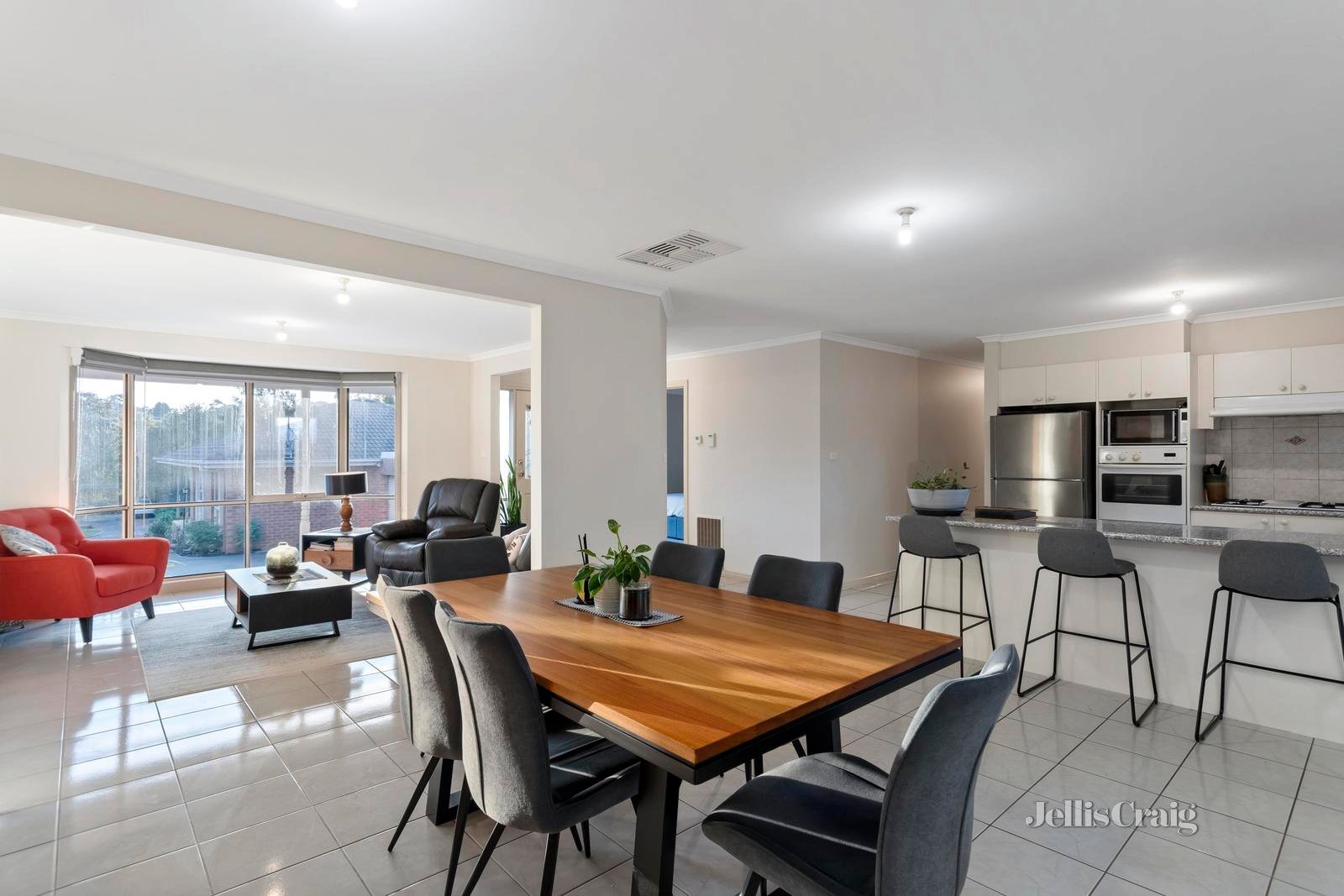 2/8 Akoonah Close, Donvale image 3