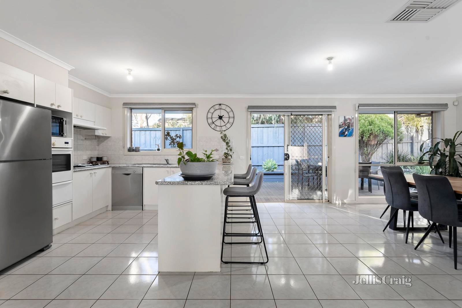 2/8 Akoonah Close, Donvale image 5