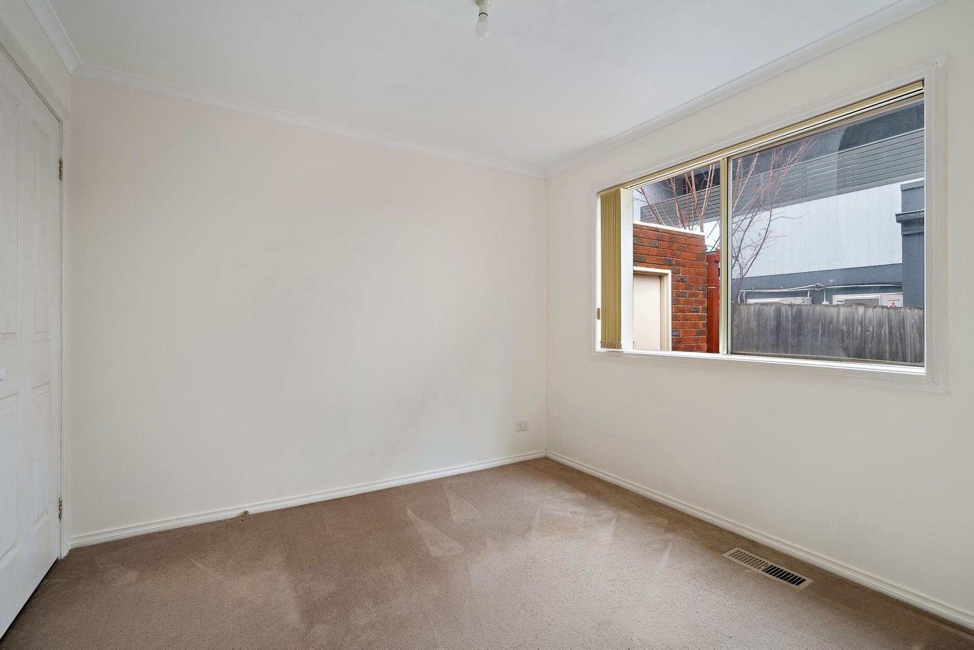 2/8 Alfrick Road, Croydon image 8