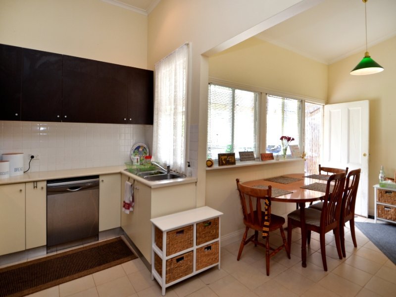 28 Anderson Street, East Geelong image 2