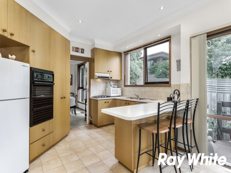 2/8 Angus Drive, Glen Waverley image 2