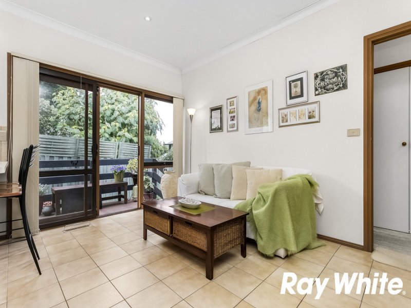2/8 Angus Drive, Glen Waverley image 3