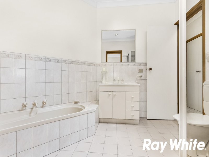 2/8 Angus Drive, Glen Waverley image 9