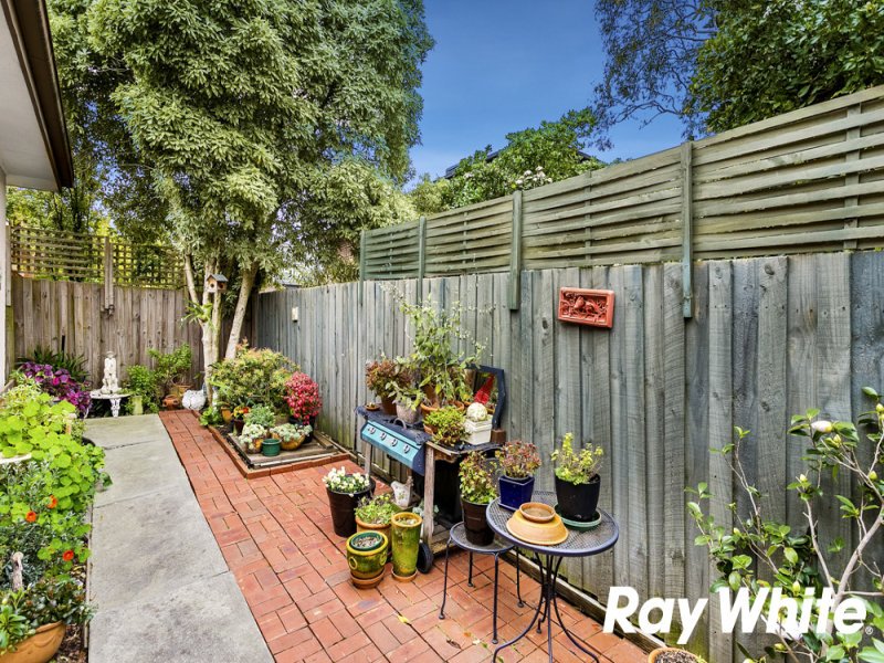 2/8 Angus Drive, Glen Waverley image 10