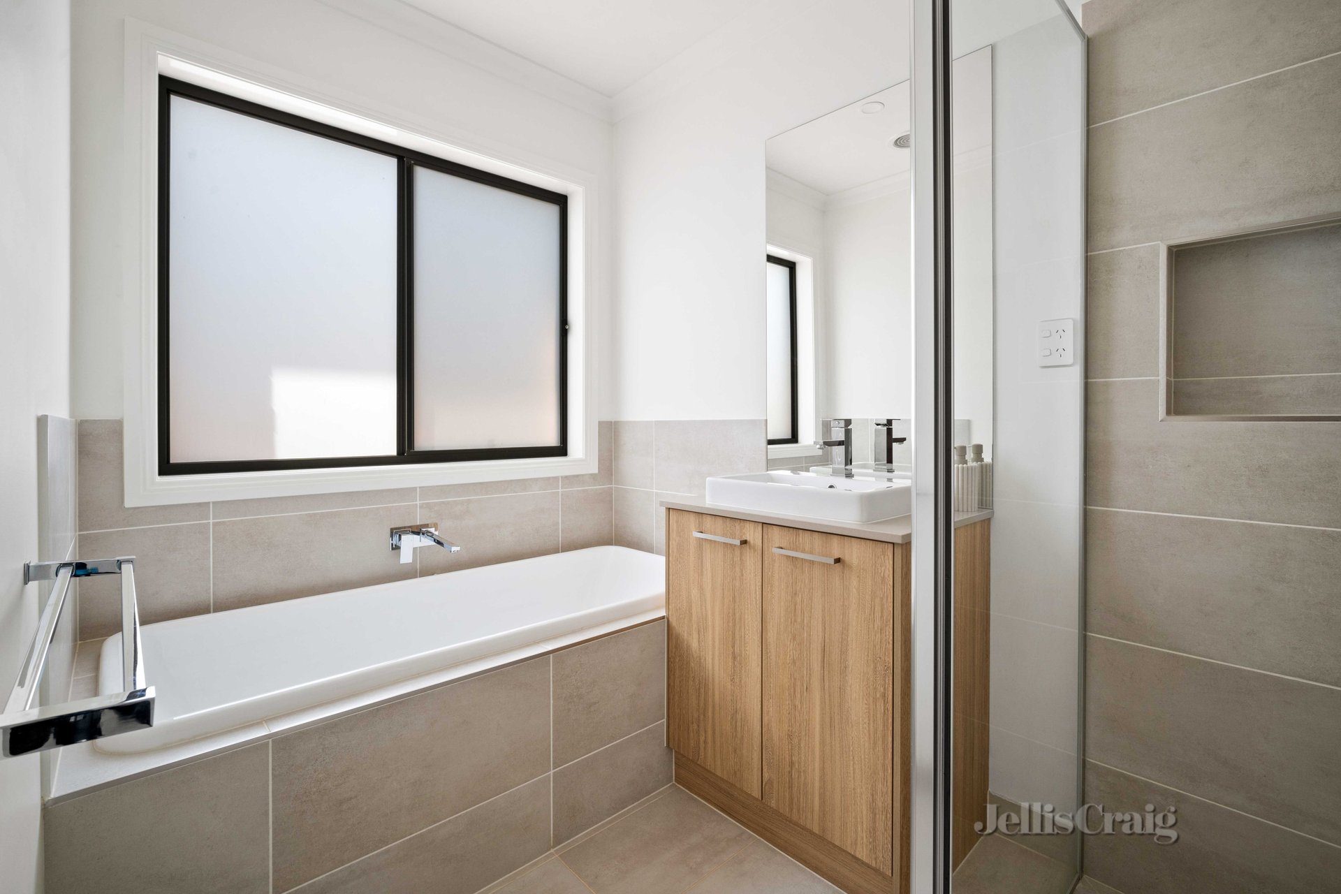28 Apple Orchard Drive, Brown Hill image 7