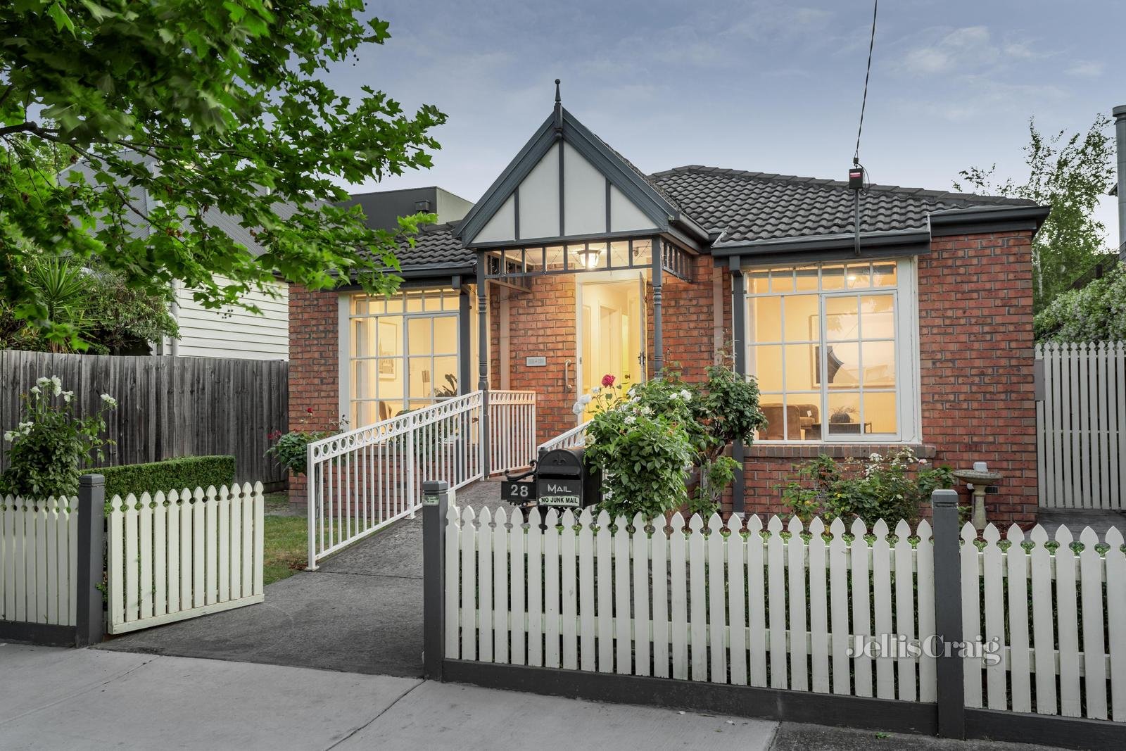 28 Ardrie Road, Malvern East image 1