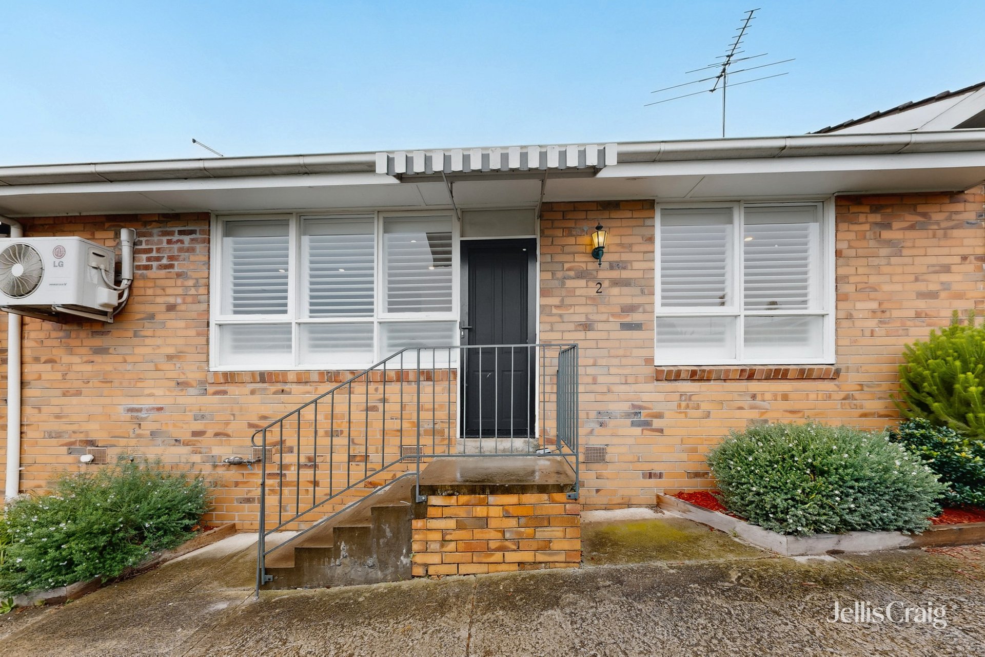 2/8 Arthur Street, Aberfeldie image 1