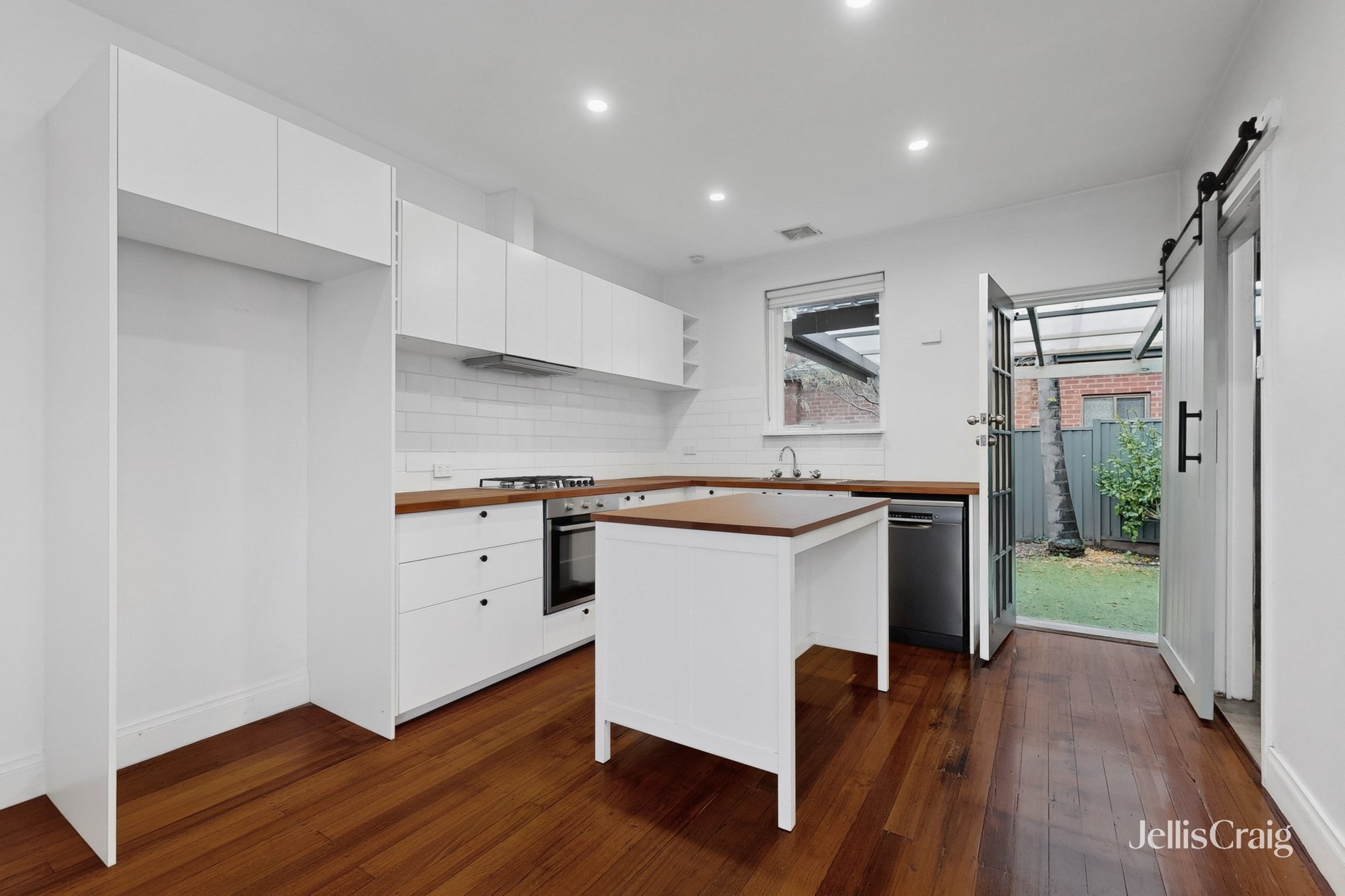 2/8 Arthur Street, Aberfeldie image 4