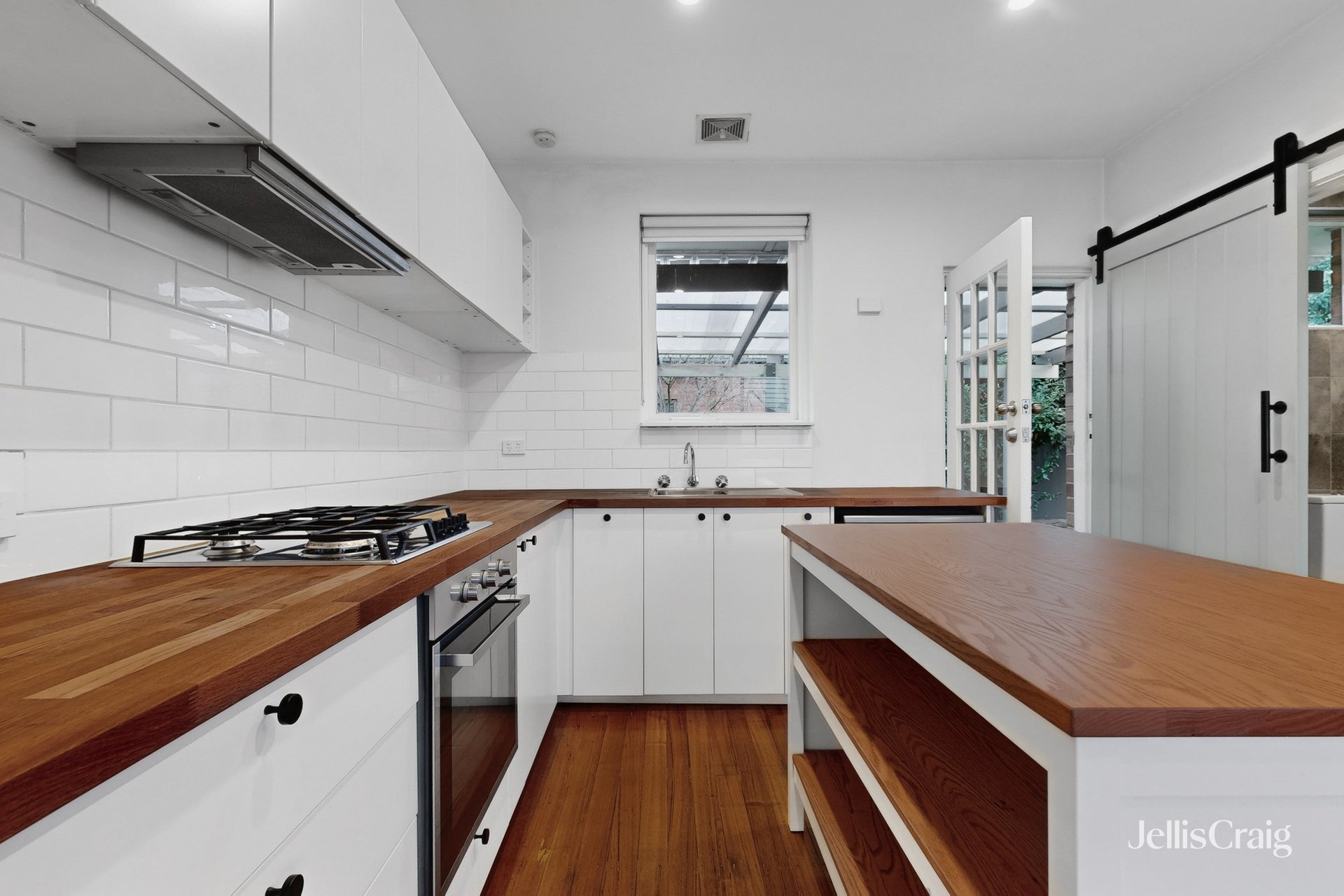 2/8 Arthur Street, Aberfeldie image 3