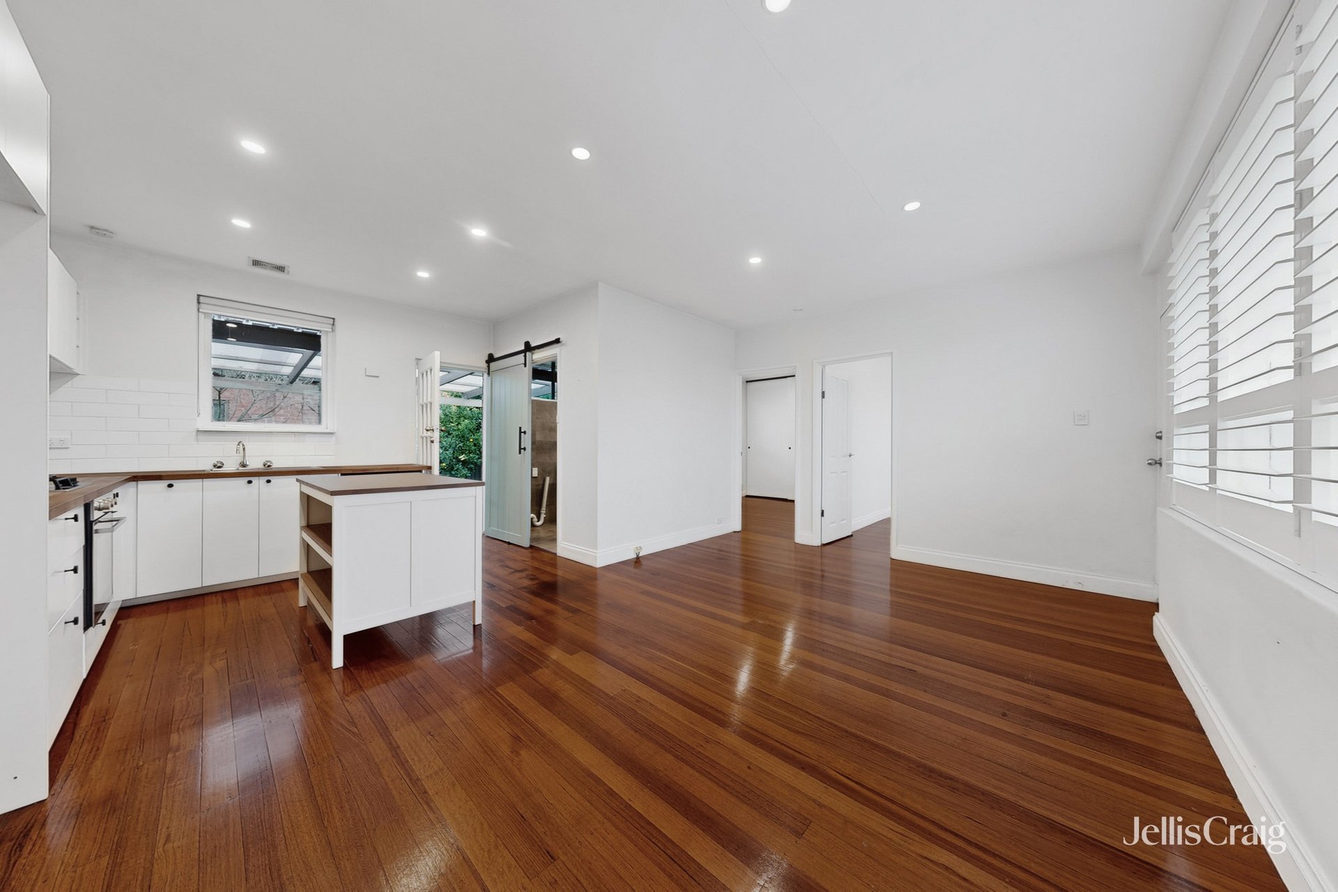 2/8 Arthur Street, Aberfeldie image 5