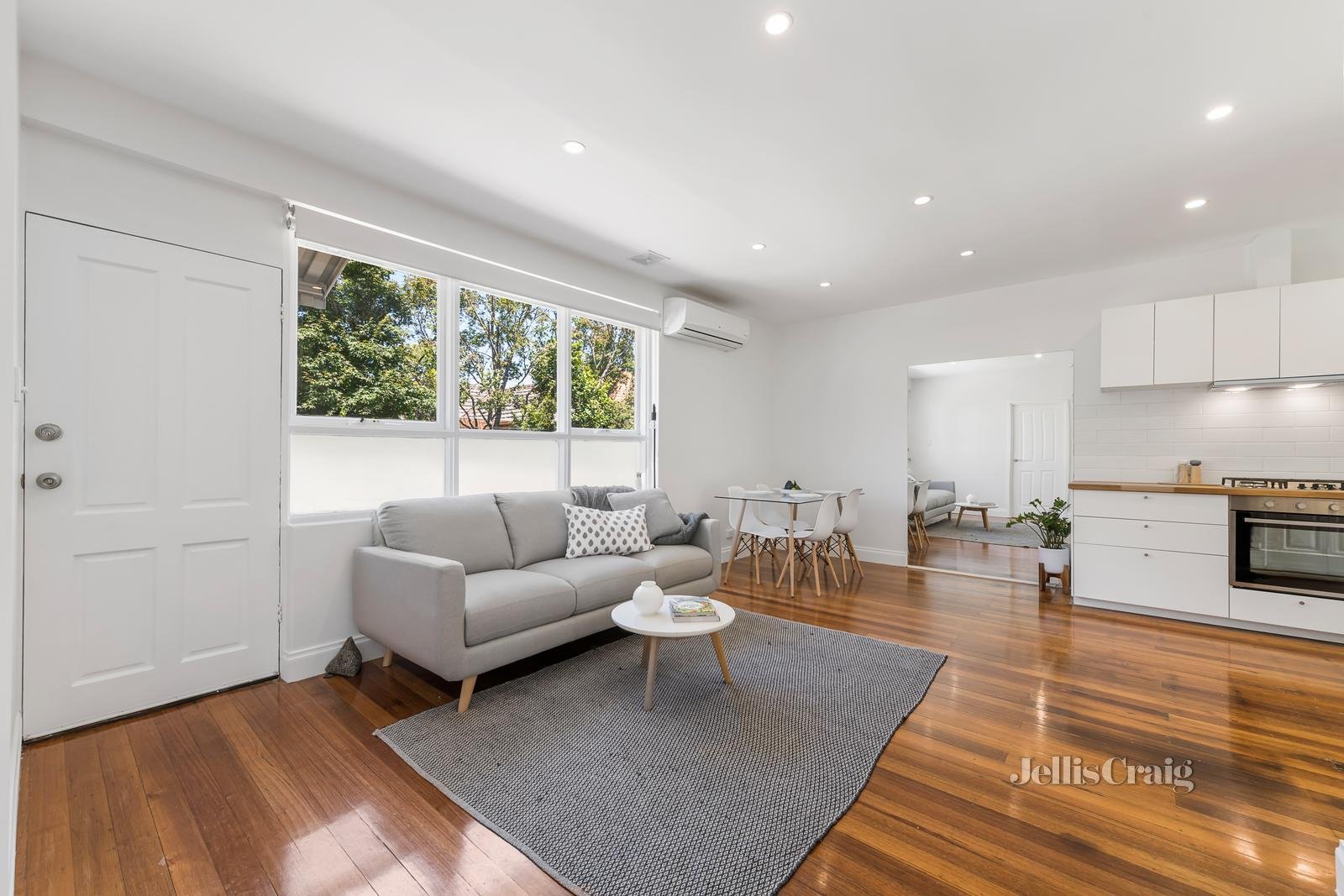 2/8 Arthur Street, Aberfeldie image 1