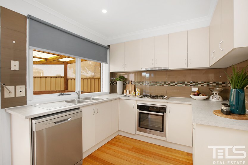 28 Ashleigh Crescent, Meadow Heights image 4