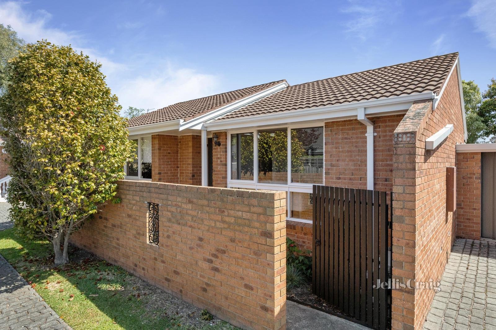 2/8 Baringhup Street, Cheltenham image 1