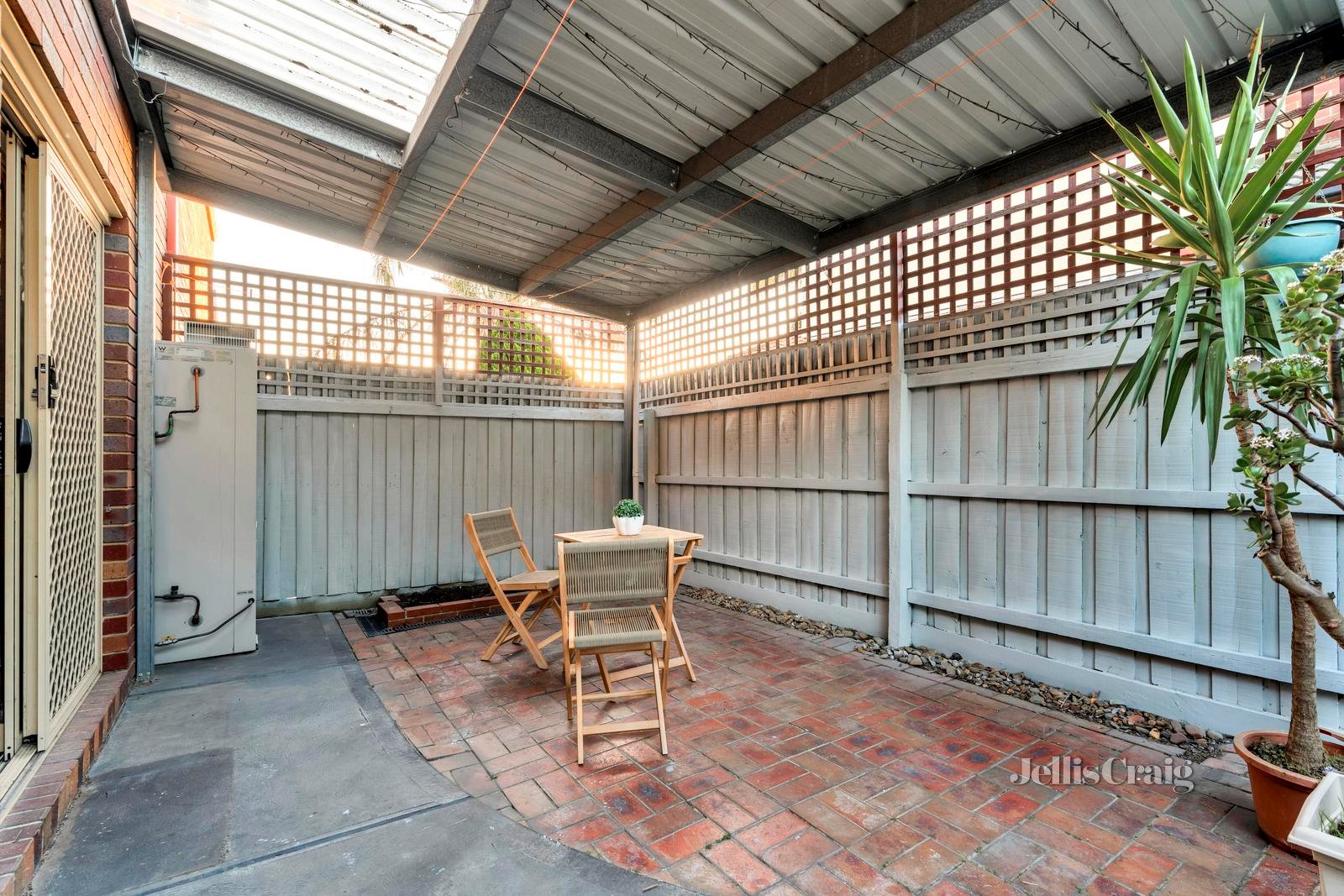 2/8 Barry Street, Reservoir image 11