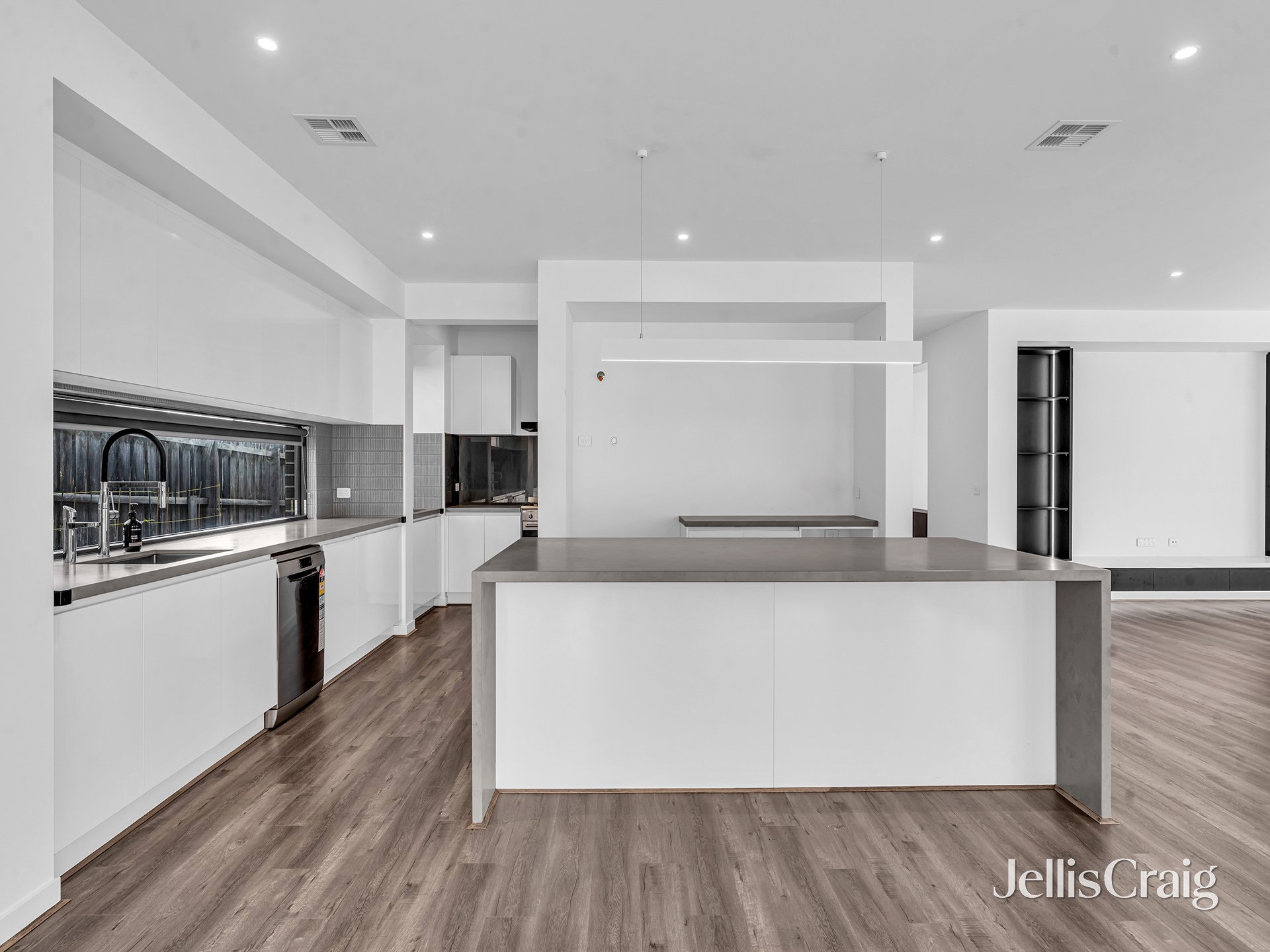 28 Bellevue Avenue, Burwood&nbsp;East image 2