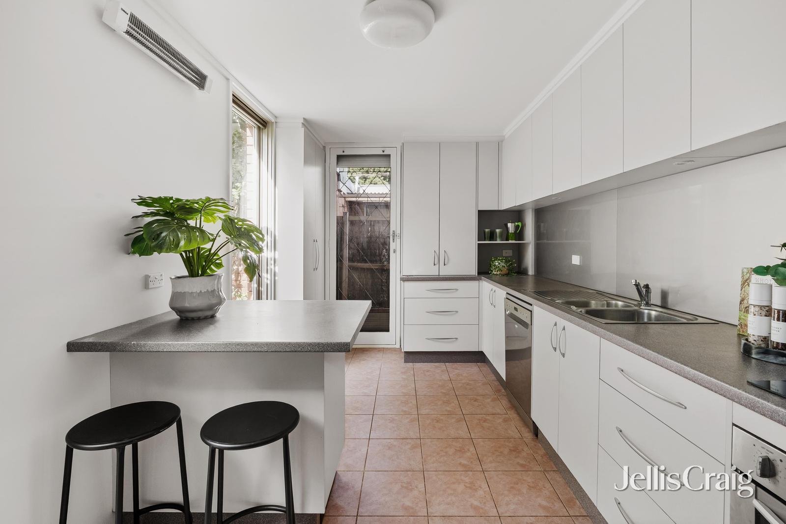 2/8 Berkeley Street, Hawthorn image 5