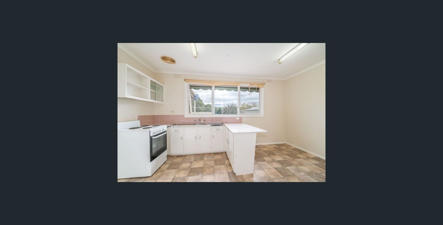 28 Bond Street, Ringwood image 3