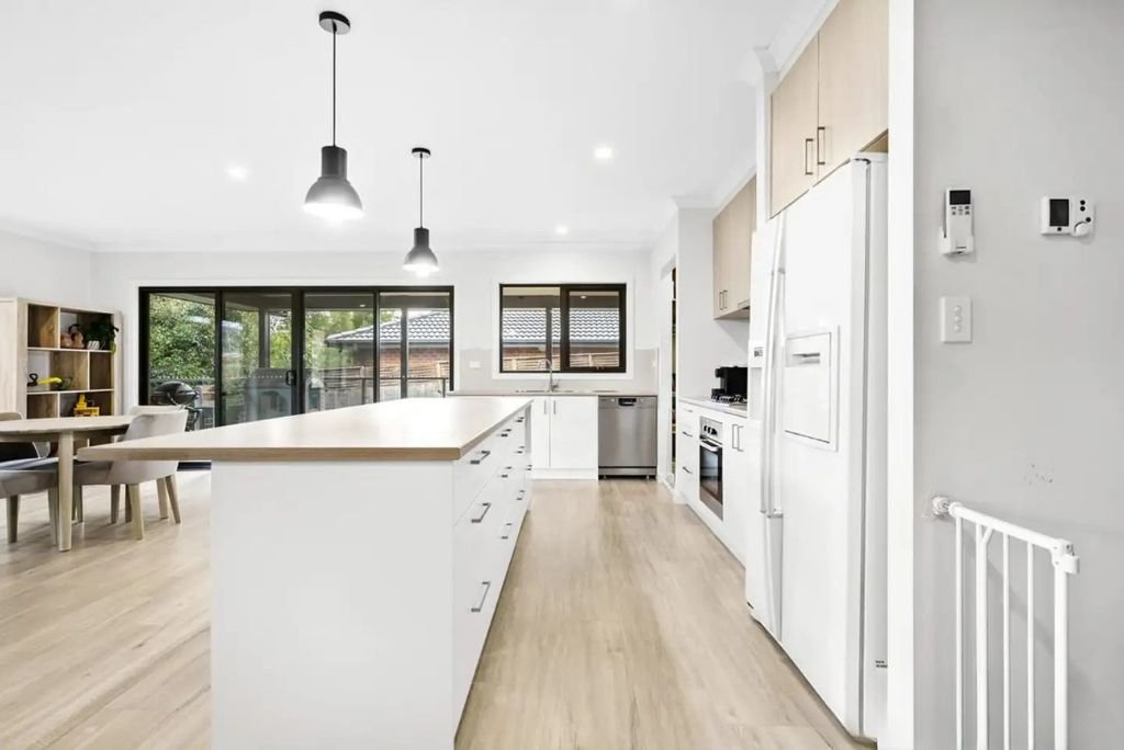 2/8 Bounty Court, Lilydale image 3