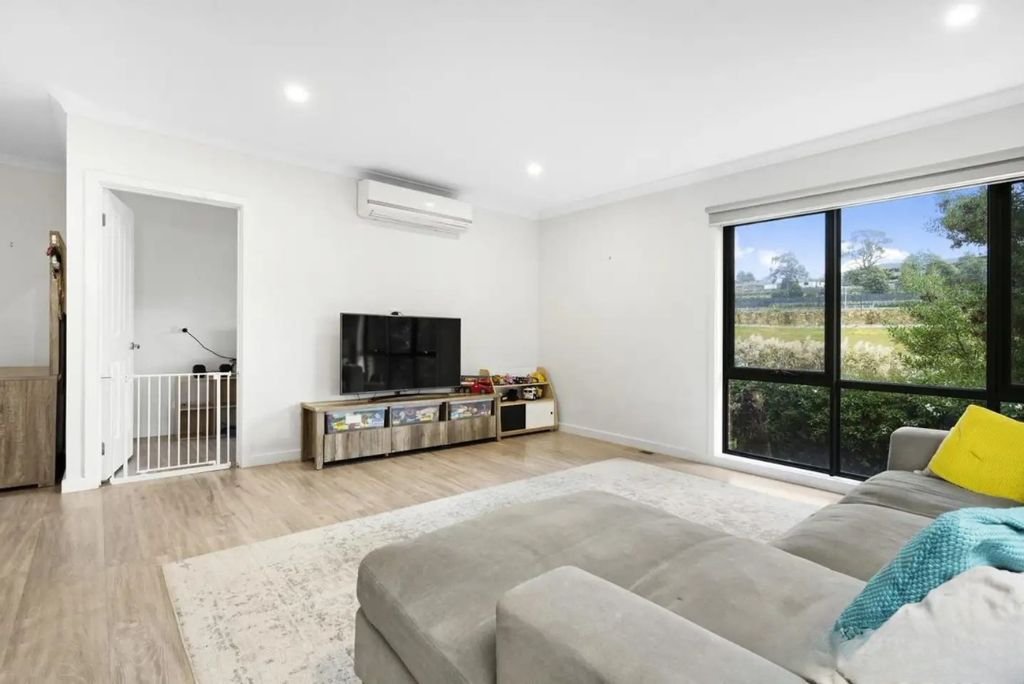 2/8 Bounty Court, Lilydale image 4