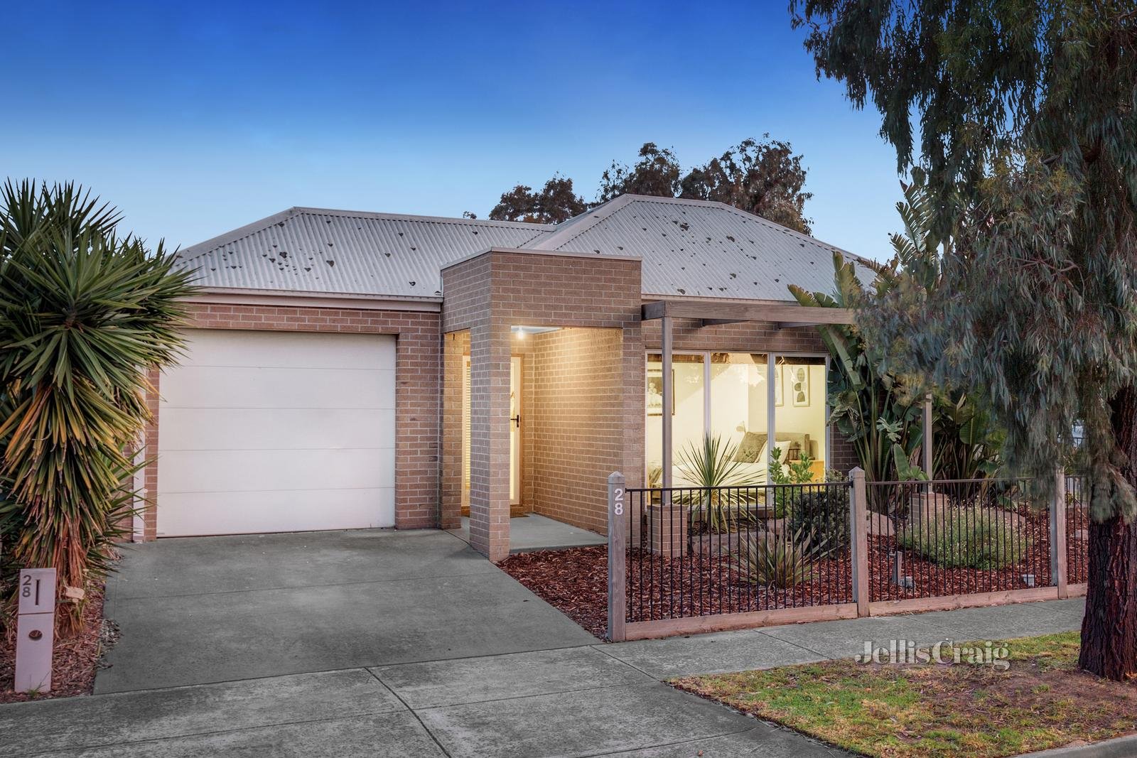 28 Bower Way, Doreen image 1