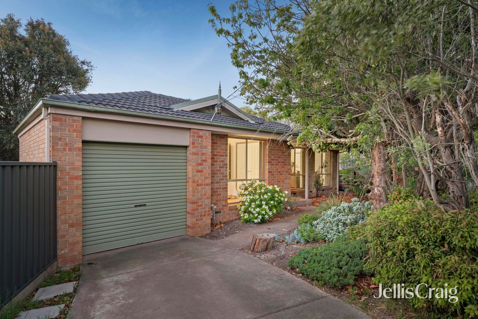 28 Bridges Avenue, Mooroolbark image 1