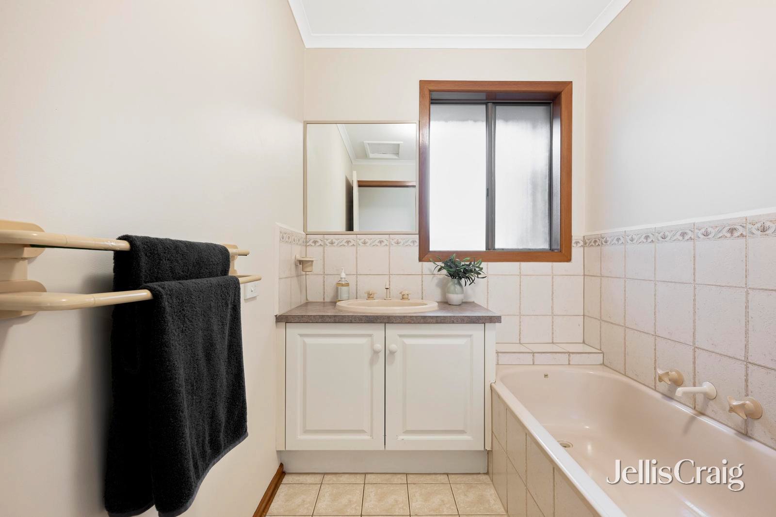 28 Bridges Avenue, Mooroolbark image 7