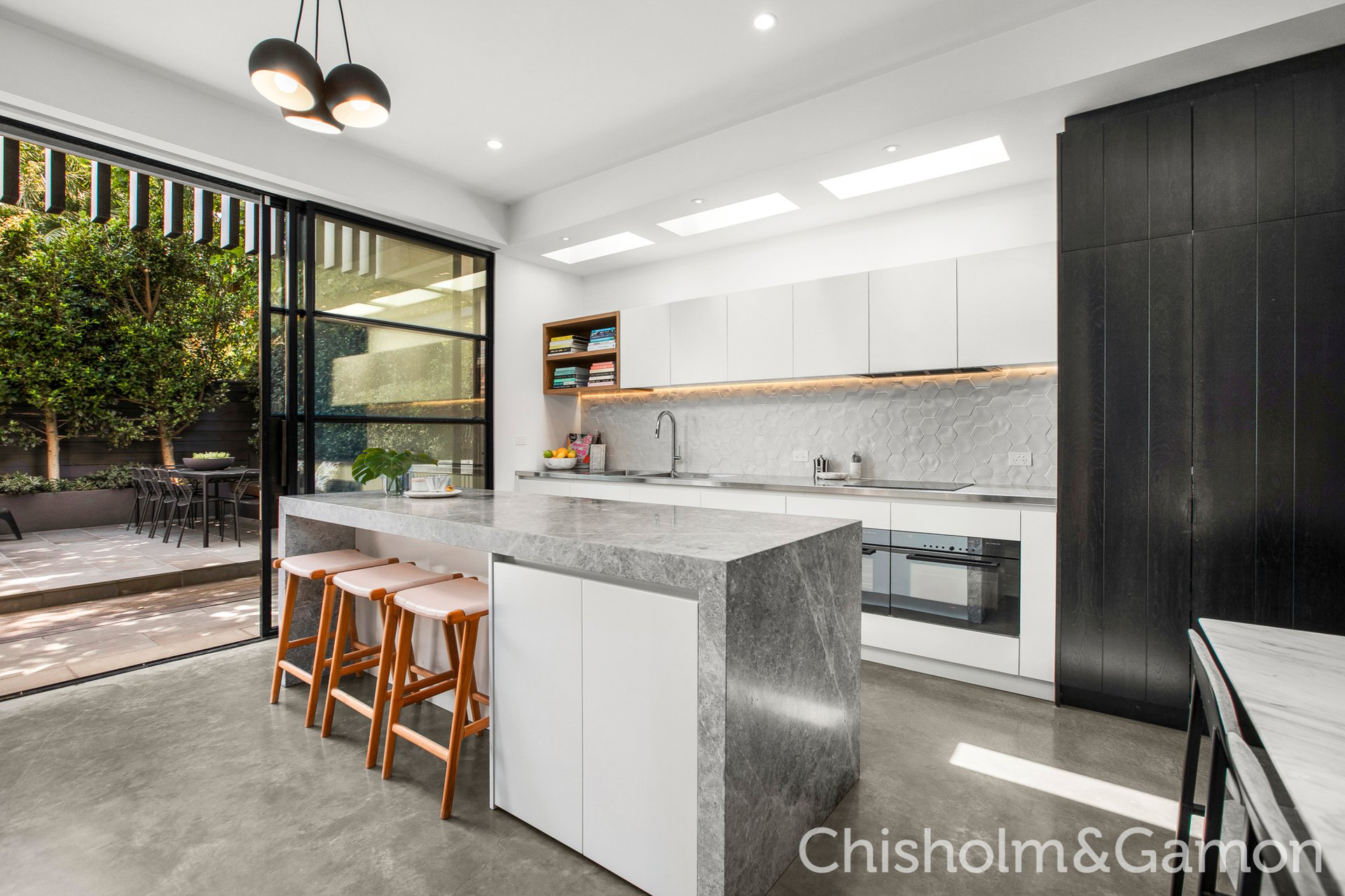 28 Burns Street, Elwood image 4