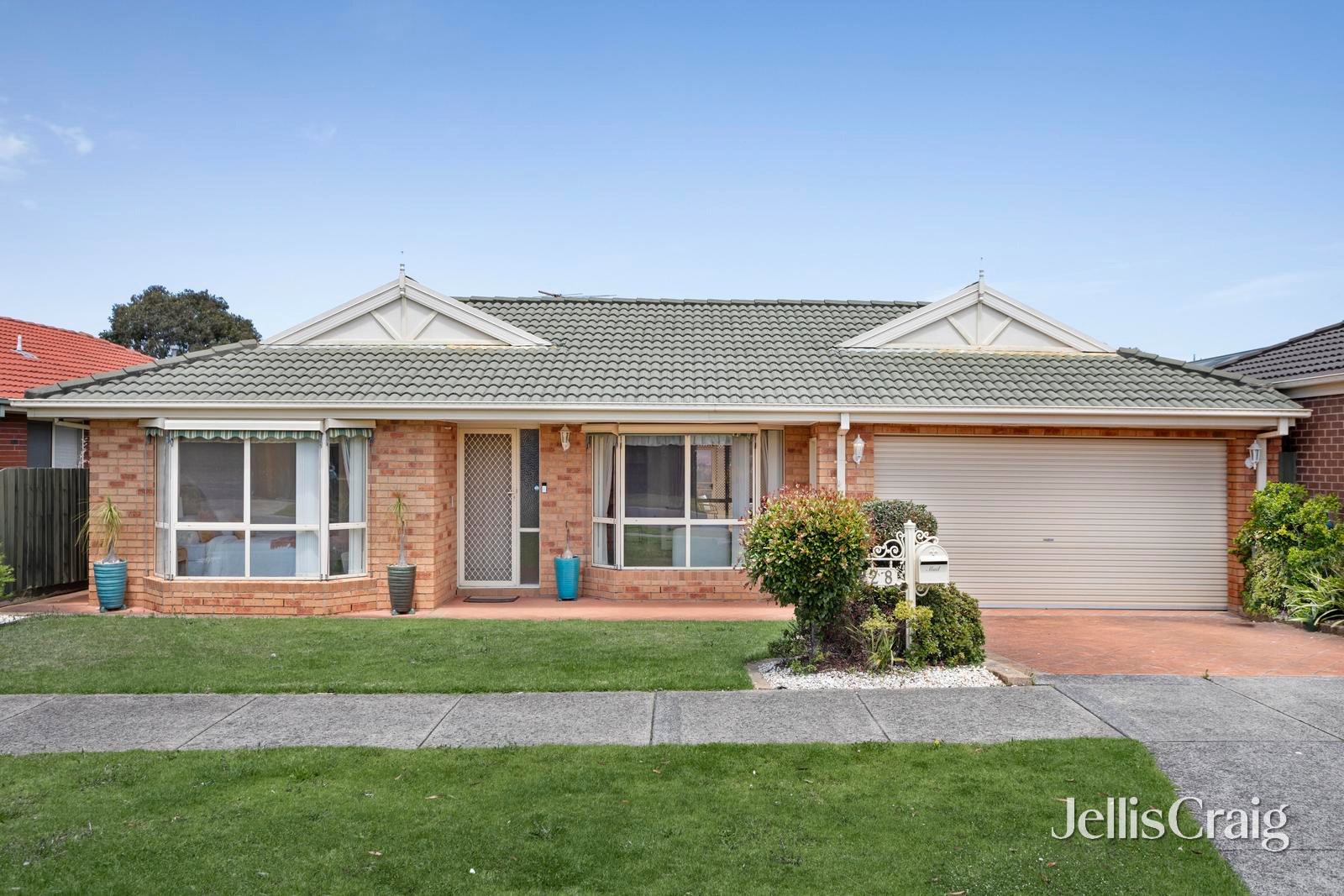 28 Bushlark Drive, Carrum Downs image 1