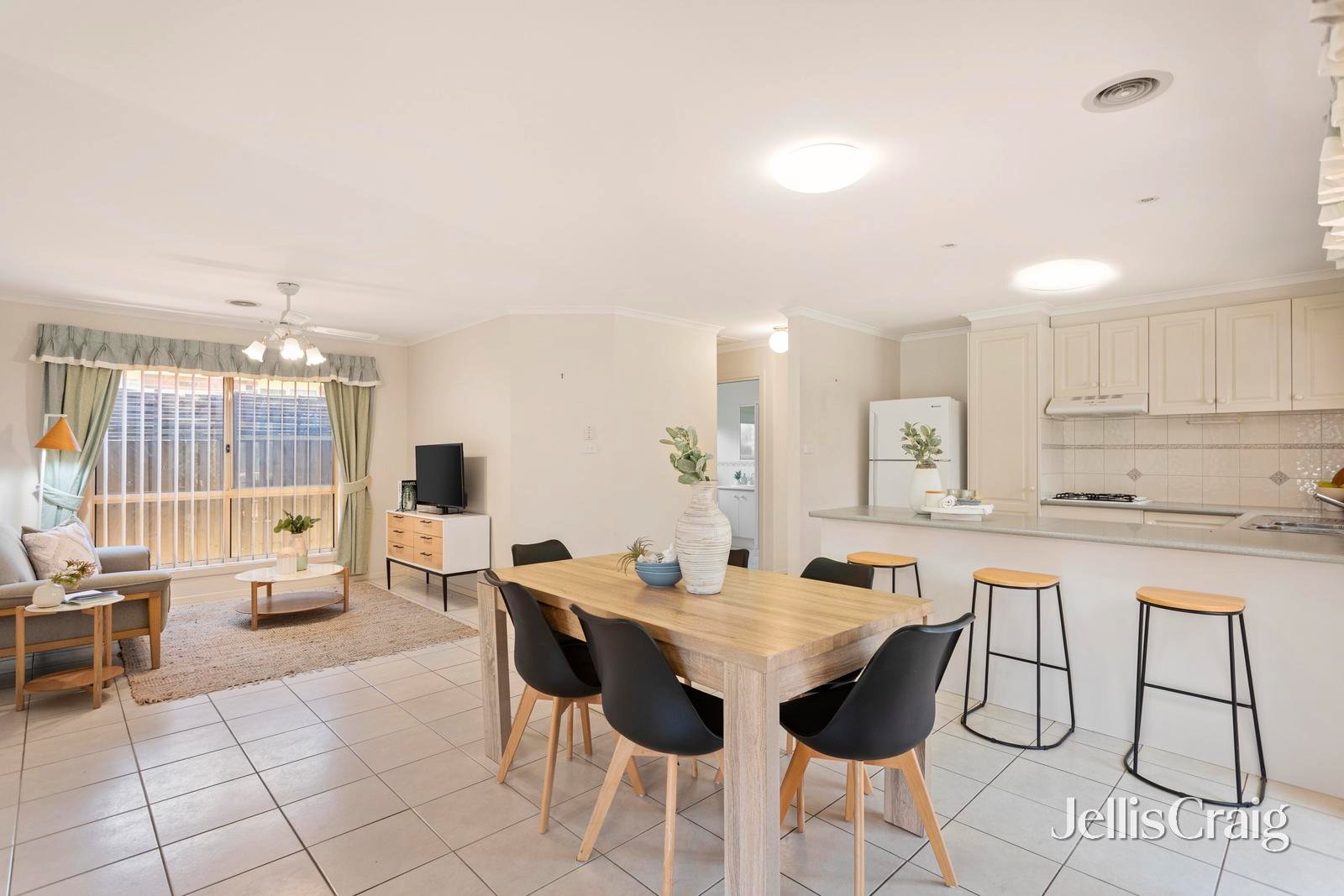 28 Bushlark Drive, Carrum Downs image 3