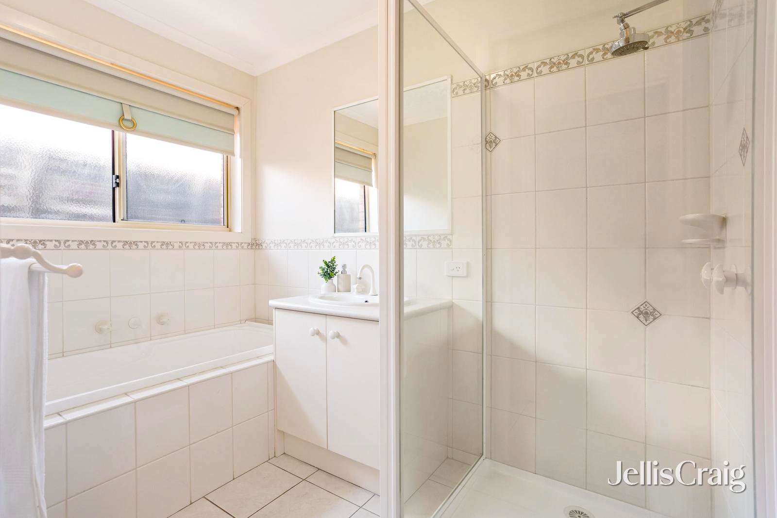 28 Bushlark Drive, Carrum Downs image 8