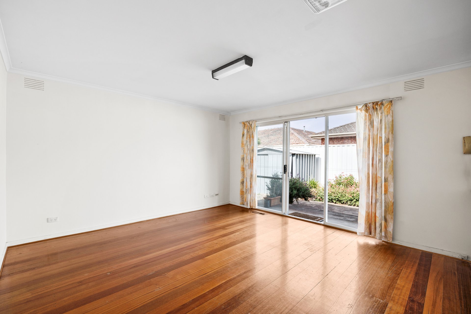 Property Gallery Thumbnail 3