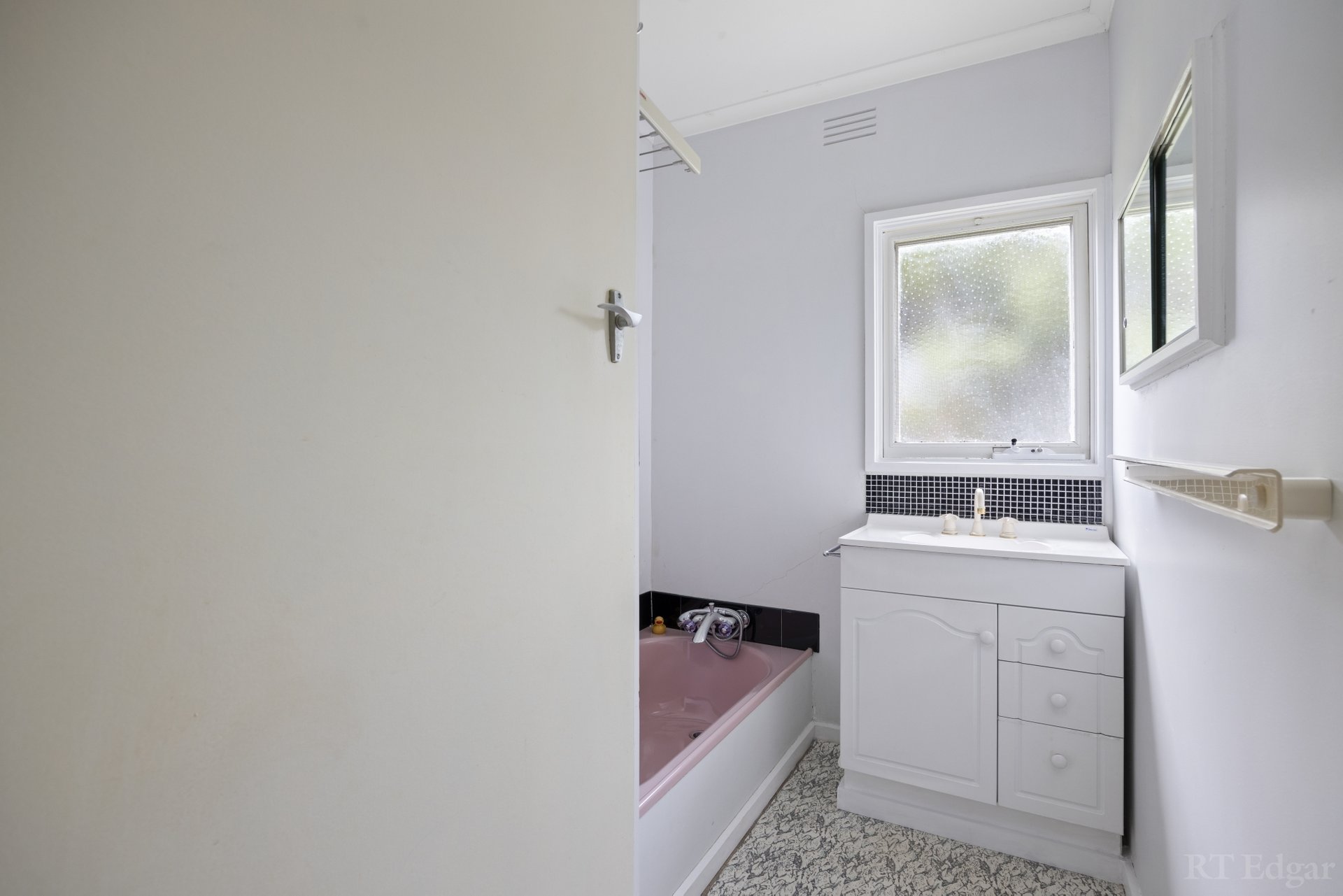 Property Gallery Thumbnail 12