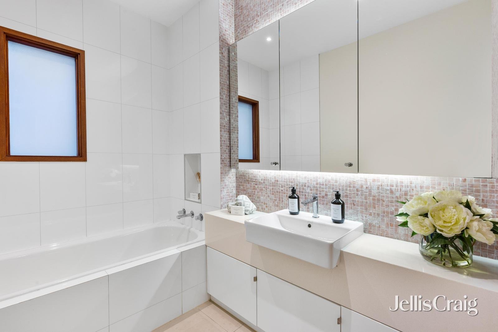 2/8 Clifton Road, Hawthorn East image 9